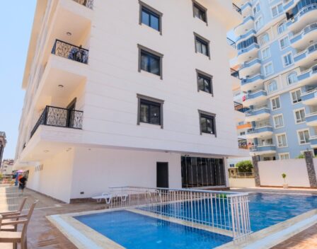Omöblerad lägenhet med pool till salu i Mahmutlar Alanya 1