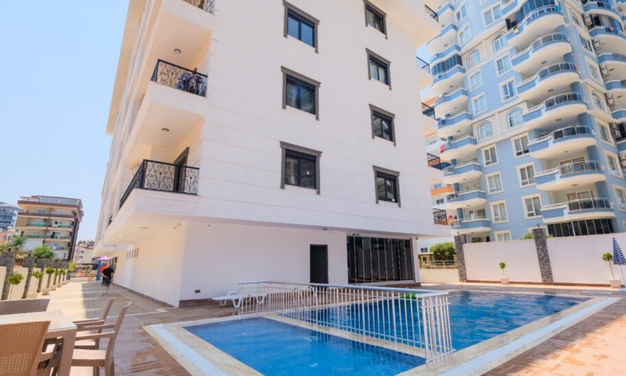Unmöblierte Wohnung mit Pool zum Verkauf in Mahmutlar Alanya 1