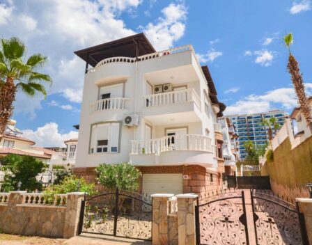 Möblierte 6-Zimmer-Triplex-Villa zum Verkauf in Mahmutlar Alanya 7