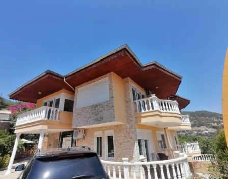 Tepe Alanya'da Satılık 5 Odalı Özel Villa 1