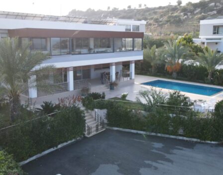 Villa med 6 rom ved stranden til salgs i Esentepe Kypros 8