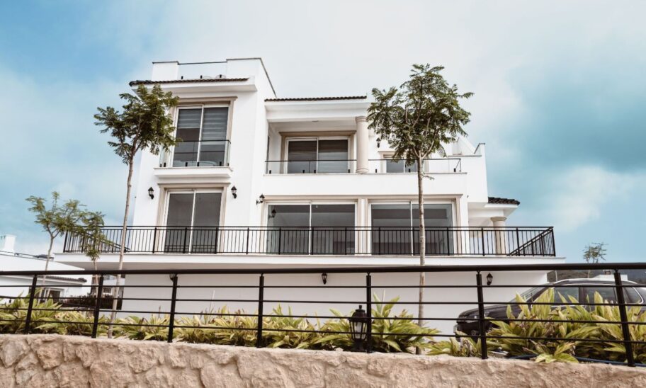 Prodaje se četverosobni stan s pogledom na more u Esentepeu na Cipru 5
