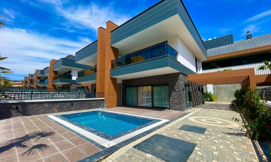 Alanya Avsallar'da Satılık Lüks 5 Odalı Tripleks Villa 1