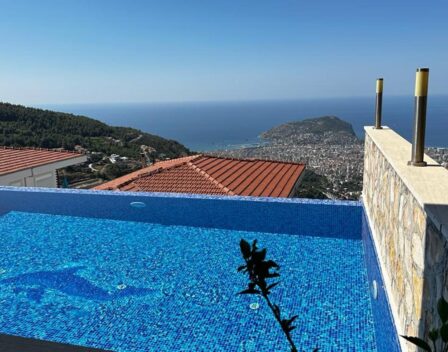 Prodaje se luksuzna vila s 5 soba s pogledom na more u Tepe Alanyi 9