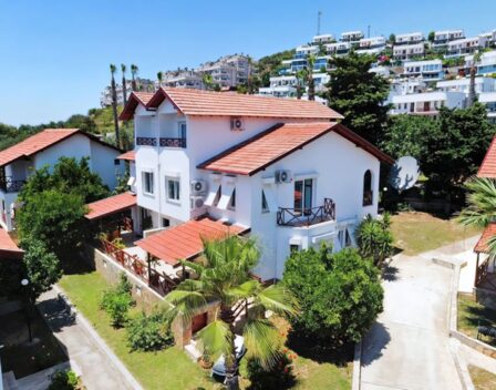 Alanya Demirtaş'ta Satılık 10 Odalı Tripleks Villa 1