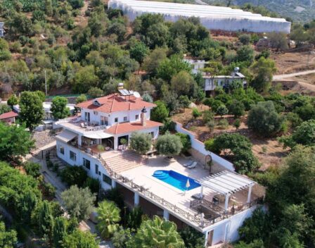 Luksus 10 roms privat villa til salgs i Kestel Alanya 1