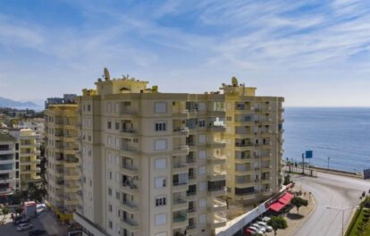 Möblierte 3-Zimmer-Wohnung am Strand zum Verkauf in Tosmur Alanya 1