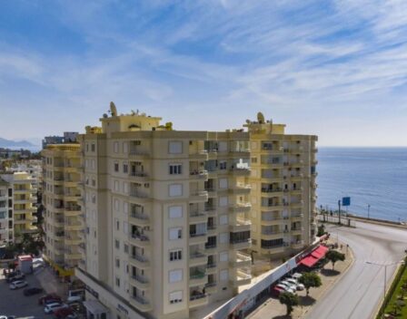 Möblierte 3-Zimmer-Wohnung am Strand zum Verkauf in Tosmur Alanya 1