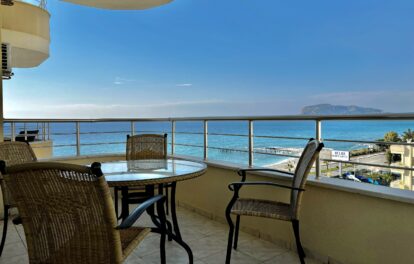 Möblierte 3-Zimmer-Wohnung direkt am Strand zum Verkauf in Tosmur Alanya 11