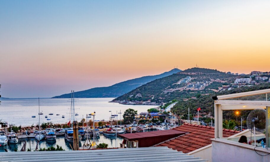 Prodaje se namještena samostojeća kuća s 3 sobe s pogledom na more u Kalkanu, Antalya 14