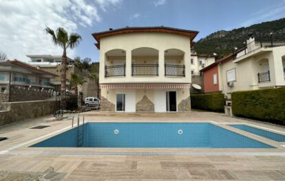 Geeignet für die Siedlung 5-Zimmer-Triplex-Villa zum Verkauf in Bektas Alanya 1
