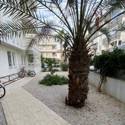 Central Furnished 2 Room Flat For Sale In Cleopatra Alanya 1