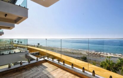 Luxuriöse 3-Zimmer-Wohnung direkt am Strand zum Verkauf in Mahmutlar Alanya 1