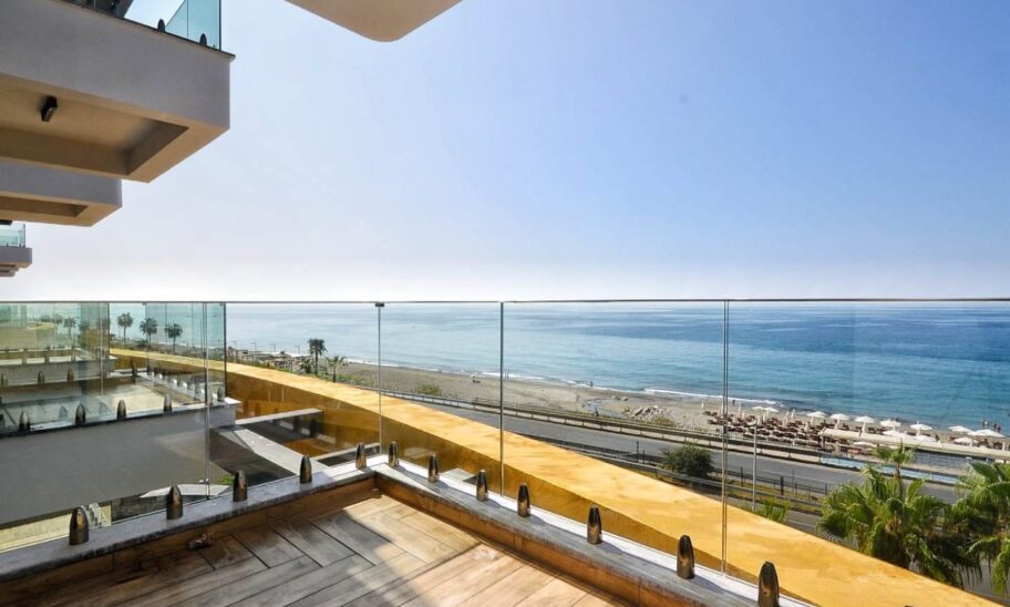 Luxuriöse 3-Zimmer-Wohnung direkt am Strand zum Verkauf in Mahmutlar Alanya 1