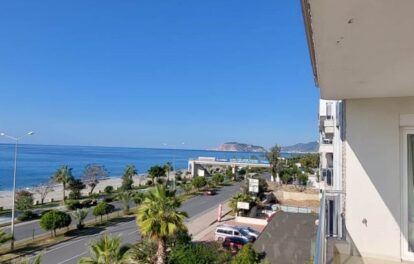 Möblierte 3-Zimmer-Wohnung am Strand zum Verkauf in Kestel Alanya 1