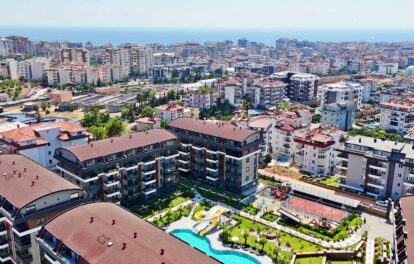 Goedkope 4-kamer duplex met volledige activiteit te koop in Oba Alanya 1