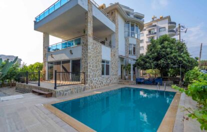 Privévilla met 5 kamers te koop in Mahmutlar Alanya 1