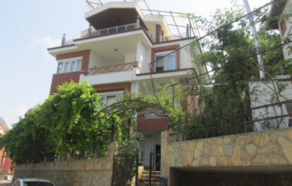 Alanya Konaklı'da Deniz Manzaralı Eşyalı 8 Odalı Satılık Villa 1