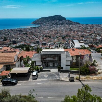 Alanya'da Satılık Deniz Manzaralı Eşyalı Lüks 8 Odalı Villa 14