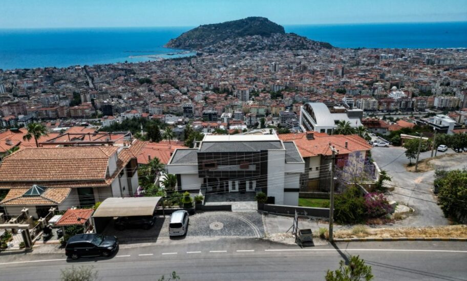 Havutsikt møblert luksus 8 roms villa til salgs i Alanya 14