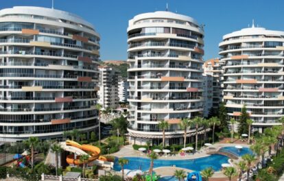 Luxe 5-kamer penthouse-duplex met zeezicht te koop in Cikcilli Alanya 1