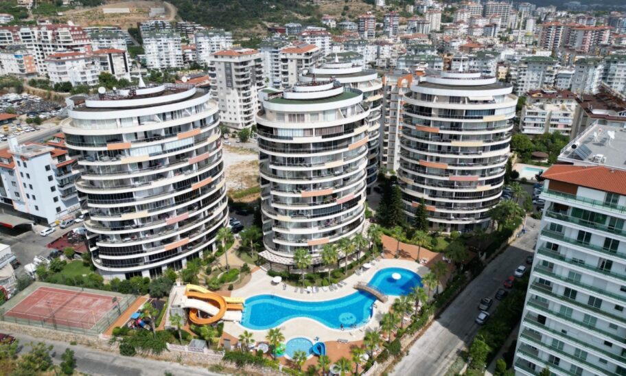 Volledige activiteit 3 ​​kamer appartement te koop in Cikcilli Alanya 1