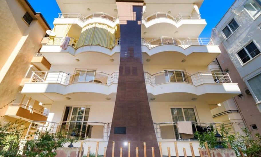 Prodaje se namješten 4-soban penthouse duplex u Cleopatra Alanya 1